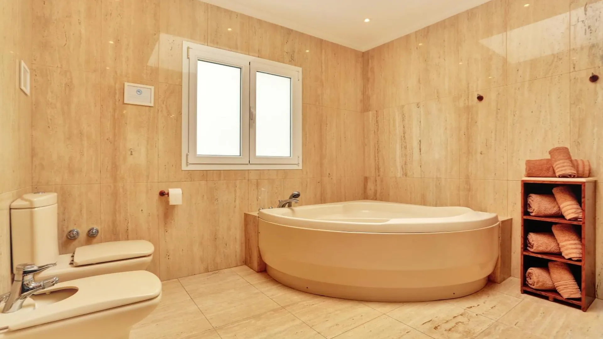 בית נופש קורלחו Villa El Castillito Beachfront Villa ספרד